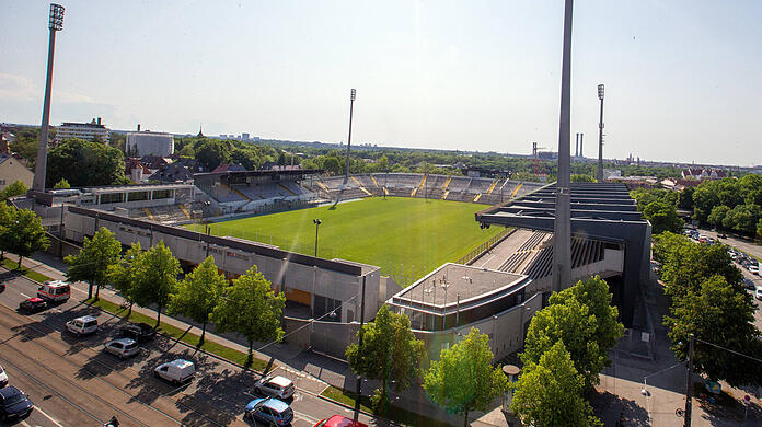 Die Ränge des Grünwalder Stadions bleiben auch gegen den VfB Lübeck leer.