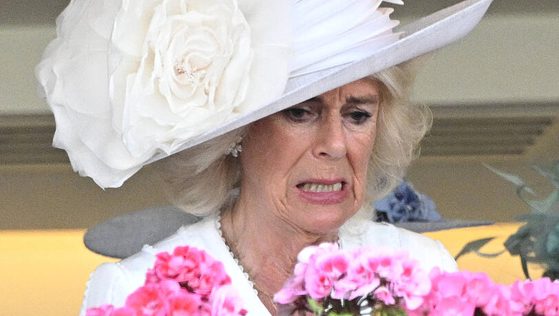 Beim Royal Ascot entgleiten Königin Camilla die Gesichtszüge. Beim Royal Ascot entgleiten Königin Camilla die Gesichtszüge.