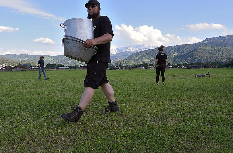 In Garmisch wird das G7-Protestcamp aufgebaut. Vergangene Gipfel haben gezeigt, dass Protestcamps immer wieder auch von radikalen Linksextremisten als Unterschlupf genutzt werden.