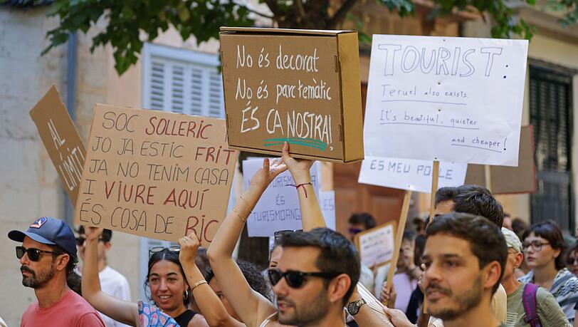 Immer wieder demonstrieren Einheimische auf der Urlauberinsel Mallorca gegen den Massentourismus. Immer wieder demonstrieren Einheimische auf der Urlauberinsel Mallorca gegen den Massentourismus.