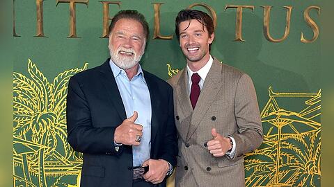 Kein Vaterschaftstest notwendig: Arnold und Patrick Schwarzenegger bei der Premiere der dritten Staffel von "The White Lotus".