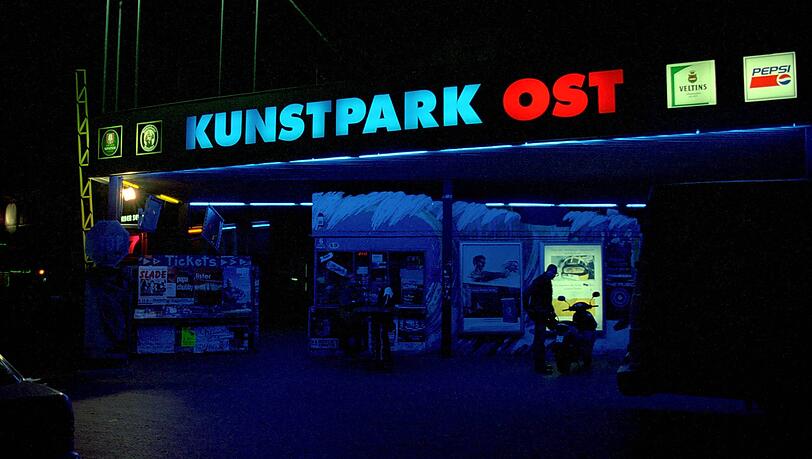 90.000 Quadratmeter auf dem ehemaligen Pfanni-Gelände an der Friedenstraße hinter dem Ostbahnhof: Nightlife-Urvater Wolfgang Nöth taufte das Areal "Kunstpark Ost". 90.000 Quadratmeter auf dem ehemaligen Pfanni-Gelände an der Friedenstraße hinter dem Ostbahnhof: Nightlife-Urvater Wolfgang Nöth taufte das Areal "Kunstpark Ost".