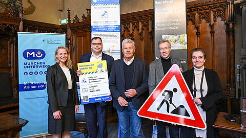 KVR-Chefin Hanna Sammüller-Gradl (v.l), MVG-Chef Ingo Wortmann, OB Dieter Reiter, Mobilitätsreferent Georg Dunkel und Baureferentin Jeanne-Marie Ehbauer haben sich zur Baustellen-Optimierung zusammengetan.
