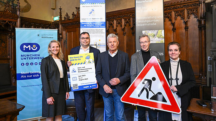 KVR-Chefin Hanna Sammüller-Gradl (v.l), MVG-Chef Ingo Wortmann, OB Dieter Reiter, Mobilitätsreferent Georg Dunkel und Baureferentin Jeanne-Marie Ehbauer haben sich zur Baustellen-Optimierung zusammengetan.