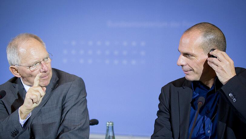 Die Spielchen des griechischen Finanzministers Gianis Varoufakis (r.) lassen Wolfgang Schäuble (l.) und die europäischen Partner zunehmend die Geduld verlieren. Die Spielchen des griechischen Finanzministers Gianis Varoufakis (r.) lassen Wolfgang Schäuble (l.) und die europäischen Partner zunehmend die Geduld verlieren.