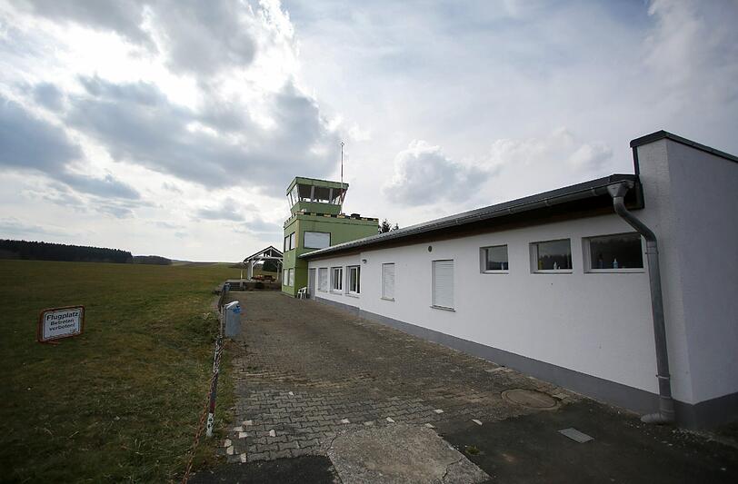 Der Flughafen des Luftsportclubs Westerwald e.V. (LSC), aufgenommen am 26.03.2015 in Montabaur (Rheinland-Pfalz).