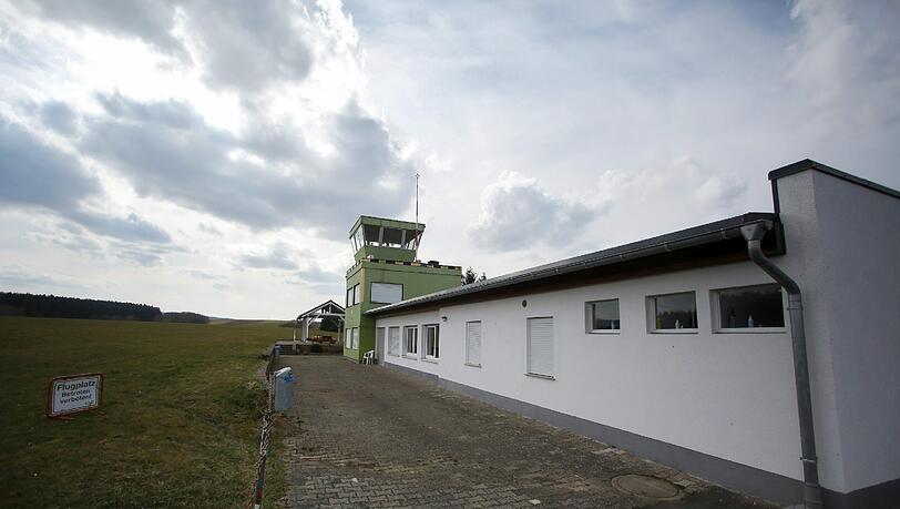 Der Flughafen des Luftsportclubs Westerwald e.V. (LSC), aufgenommen am 26.03.2015 in Montabaur (Rheinland-Pfalz). Der Flughafen des Luftsportclubs Westerwald e.V. (LSC), aufgenommen am 26.03.2015 in Montabaur (Rheinland-Pfalz).