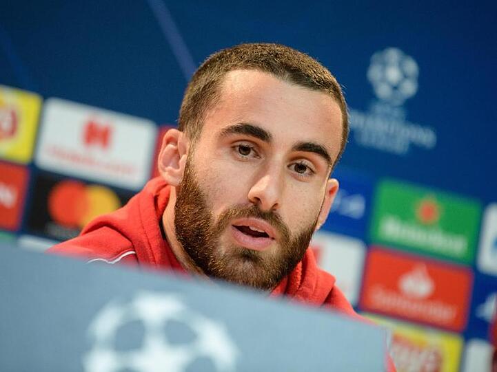 Rafa Silva von Benfica Lissabon spricht auf der Pressekonferenz. Foto: Matthias Balk