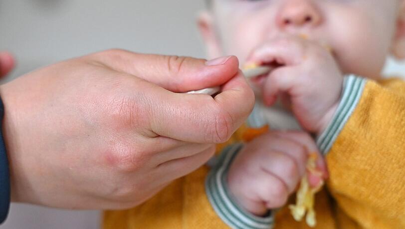 Das Aus für das geplante Kinderstartgeld in Bayern empört viele Eltern. (Symbolbild)