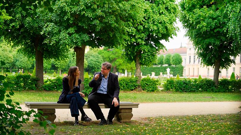Der Historiker Leonhard Horowski erklärt Carolin von der Groeben, warum die Herkunft für den Adel stets wichtig war. Der Historiker Leonhard Horowski erklärt Carolin von der Groeben, warum die Herkunft für den Adel stets wichtig war.