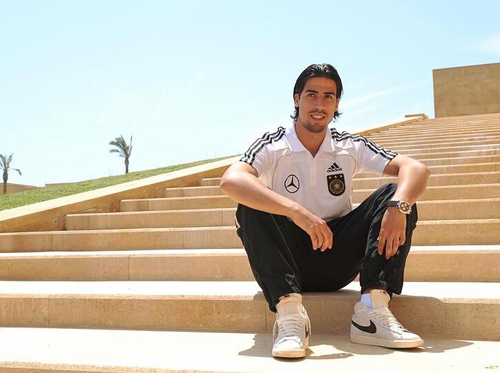 Bald im Bayern-Trikot: Nationalspieler Sami  Khedira.