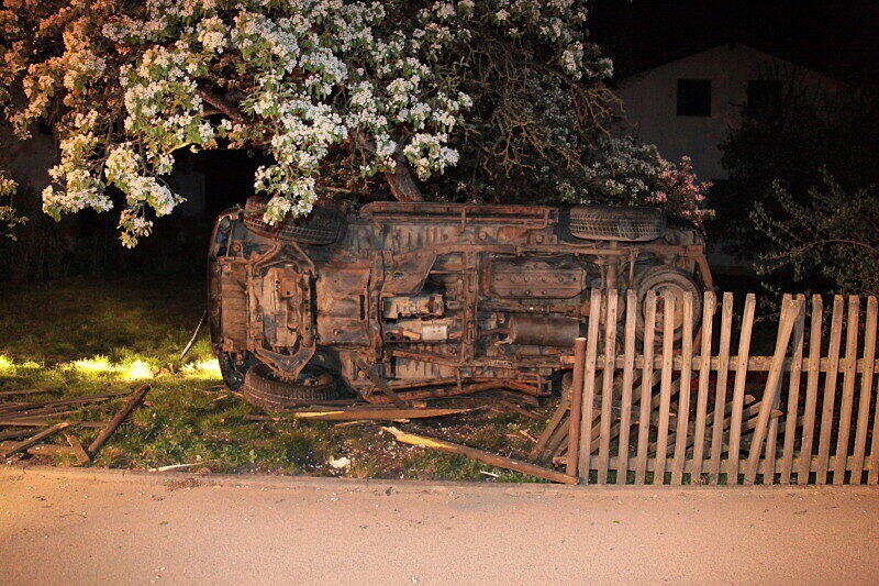 Nur knapp verfehlte der Wagen eine Mauer.