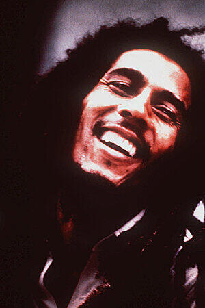 Starb an Krebs: Reggae-Ikone Bob Marley. Zu seinen Hits zählen "Stir It Up", "No Woman No Cry" oder "I Shot The Sheriff".