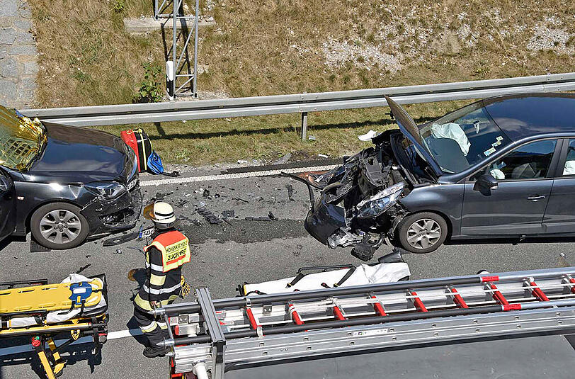 Einsatz der Rettungskräfte nach dem Unfall in Höhenkirchen.