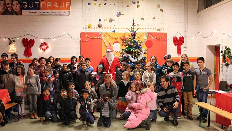 Im Multikulturellen Jugendzentrum im Westend war schon Weihnachten. Im Multikulturellen Jugendzentrum im Westend war schon Weihnachten.