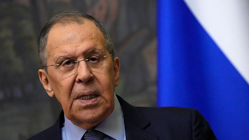 Findet, dass westliche Medien übertreiben: Lawrow sagt, Russland drohe nicht mit Atomwaffen.