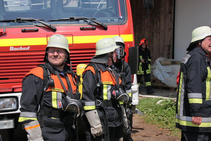 In Polling im Landkreis Mühldorf am Inn ist am Mittwoch eine Heizungsanlage abgebrannt - die Feuerwehr rückte mit einem Großaufgebot an. Der Schaden soll immens sein.