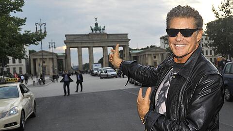 25 Jahre nach dem Mauerfall ist er wieder da: David Hasselhoff («Looking for Freedom») will bei der Silvesterparty am Brandenburger Tor in Berlin auftreten. (Archivbild)