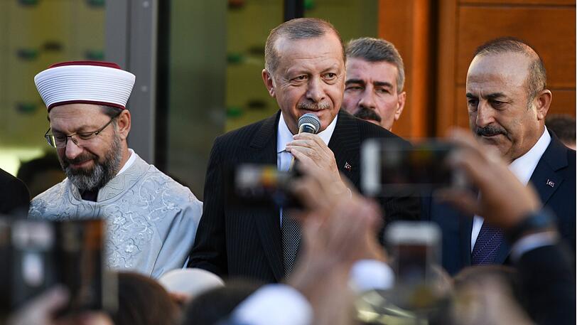 Recep Tayyip Erdogan, Präsident der Türkei, spricht bei der Eröffnung der DITIB-Zentralmoschee.