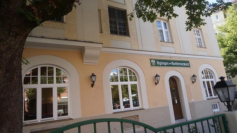 Das Ayinger-Gasthaus hat auch einen Wirtsgarten.