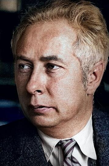 Der Reichstagsabgeordnete Theodor Heuss, von 1949 bis 1959 war er erster Bundespräsident der Bundesrepublik Deutschland, ist zwar ein überzeugter Demokrat, erkennt aber erst spät, wie umfassend der Nazi-Terror ist. Der Reichstagsabgeordnete Theodor Heuss, von 1949 bis 1959 war er erster Bundespräsident der Bundesrepublik Deutschland, ist zwar ein überzeugter Demokrat, erkennt aber erst spät, wie umfassend der Nazi-Terror ist.