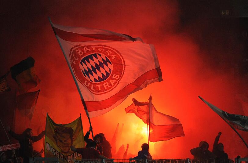 Nur Trikots: Der VfL Wolfsburg verbietet beim Spiel gegen den FC Bayern jegliche Fan-Utensilien um das Zünden von Pyrotechnik zuverhindern.