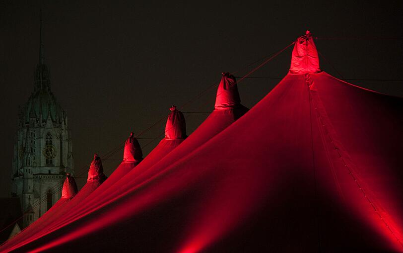 Unter dem Motto &bdquo;aufgetischt&ldquo; lädt das Tollwood-Winterfestival von heute (23. November) an neben Kulturgenüssen aller Art zum kritischen Nachdenken ein.