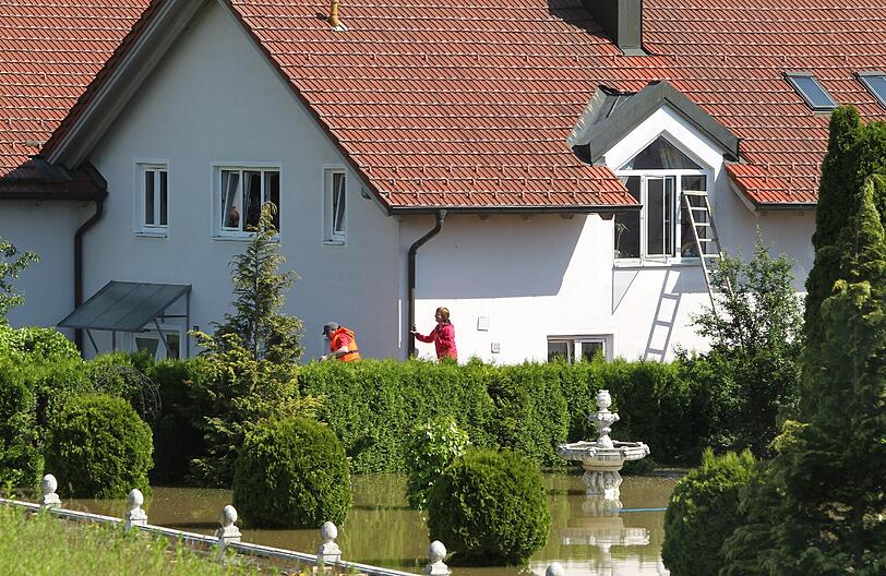 Helfer am Haus.