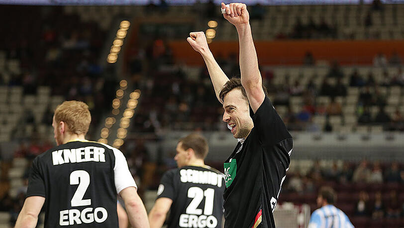 Können die deutschen Handballer wieder so jubeln, wie hier Rechtsaußen Patrick Groetzki gegen Argentinien? Heute um 16:30 geht es im Achtelfinale gegen Ägypten. Können die deutschen Handballer wieder so jubeln, wie hier Rechtsaußen Patrick Groetzki gegen Argentinien? Heute um 16:30 geht es im Achtelfinale gegen Ägypten.