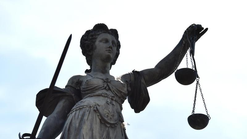 Eine Statue der Justitia steht unter freiem Himmel. Foto: picture alliance / dpa / Symbolbild Eine Statue der Justitia steht unter freiem Himmel. Foto: picture alliance / dpa / Symbolbild