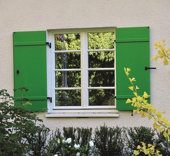Rekonstruiertes Holzfenster von einem Hof in Pipping an der Würm.