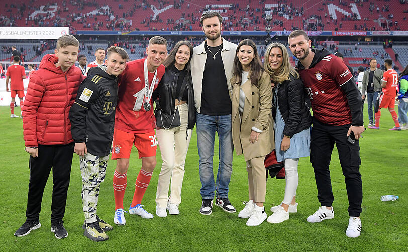 So feierten die Bayern den zehnten Meistertitel in Folge.