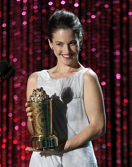 Der kanadische Film- und Fernsehstar Martha MacIsaac präsentiert einen MTV Movie Award.