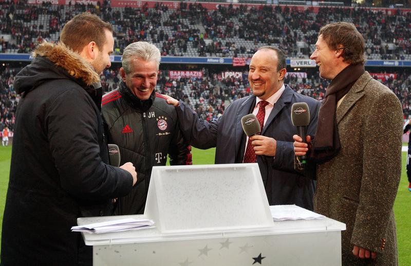Auch bei seinen ausländischen Trainer-Kollegen beliebt: Hier amüsiert sich Heynckes mit dem Spanier Rafael Benitez.