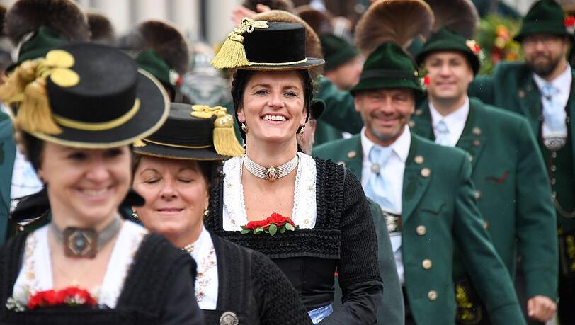 Zünftig! Der Trachten- und Schützenumzug zum Oktoberfest in München. Zünftig! Der Trachten- und Schützenumzug zum Oktoberfest in München.