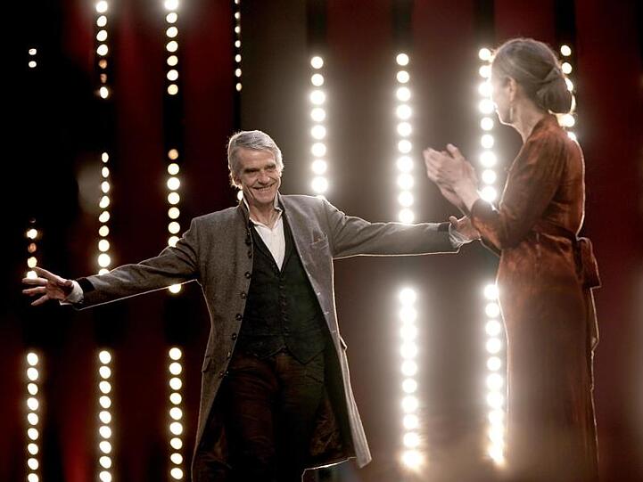 Jeremy Irons und der Brexit: Er sei froh, als Engländer noch in Berlin willkommen zu sein, scherzte der Jury-Präsident.