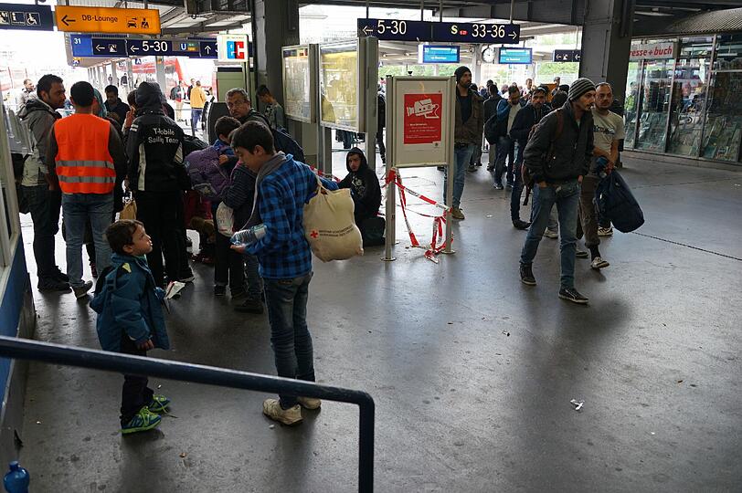 Flüchtlinge kommen am Hauptbahnhof München an.