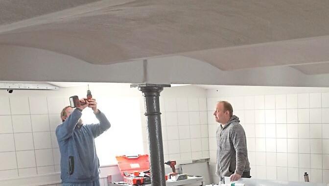 Beim Innenausbau. Beim Innenausbau.