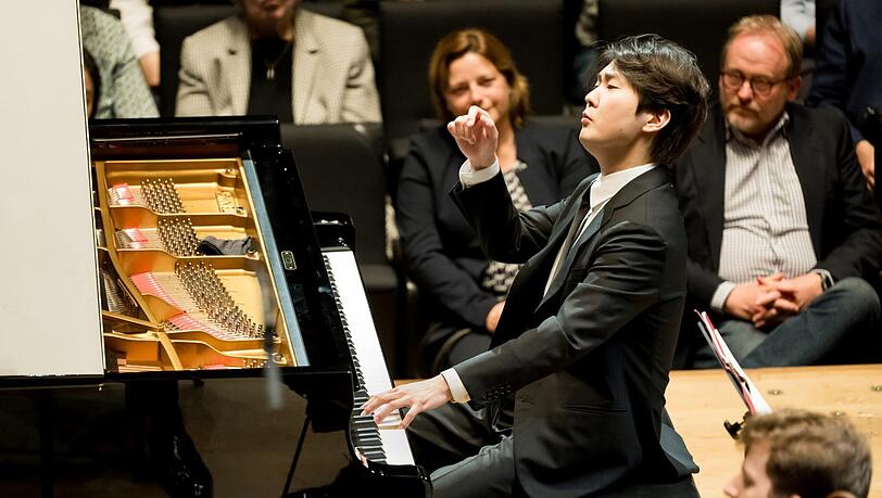 Der Pianist Seong-Jin Cho.
