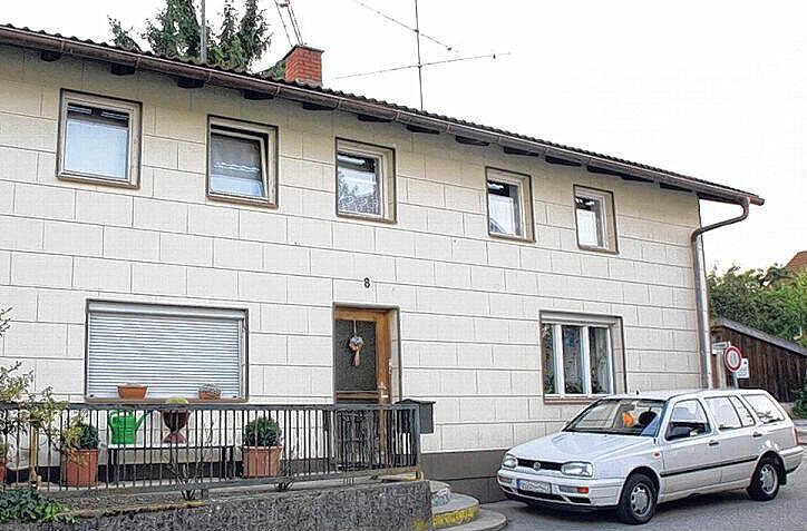 In diesem Haus lebte das Paar mit seinen drei Kindern (12, 16, 19). Hier geschah auch der Mord.
