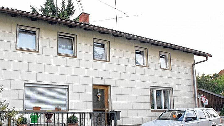 In diesem Haus lebte das Paar mit seinen drei Kindern (12, 16, 19). Hier geschah auch der Mord. In diesem Haus lebte das Paar mit seinen drei Kindern (12, 16, 19). Hier geschah auch der Mord.