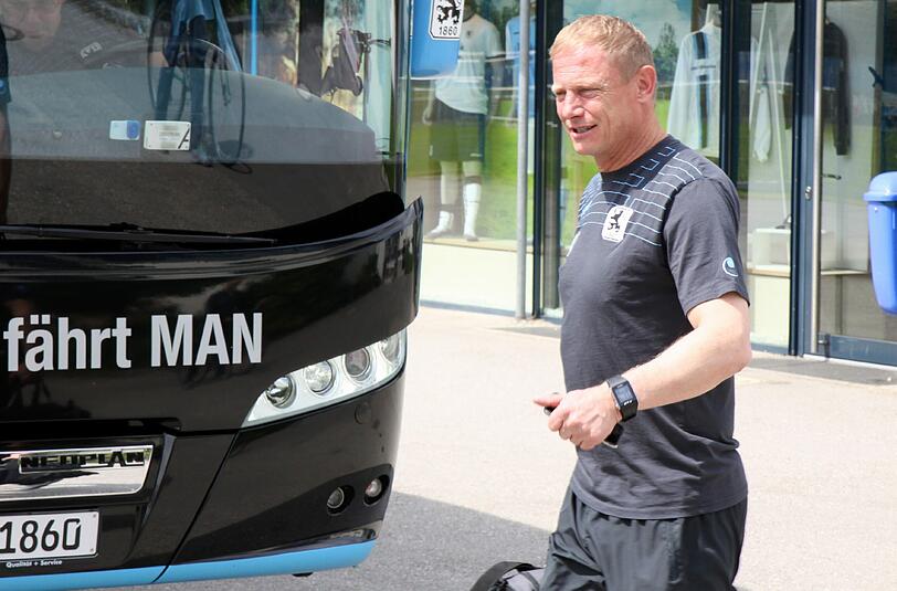 Die Mannschaft des TSV 1860 brach am Sonntagmittag zum Kurz-Trip nach Bad Häring auf.