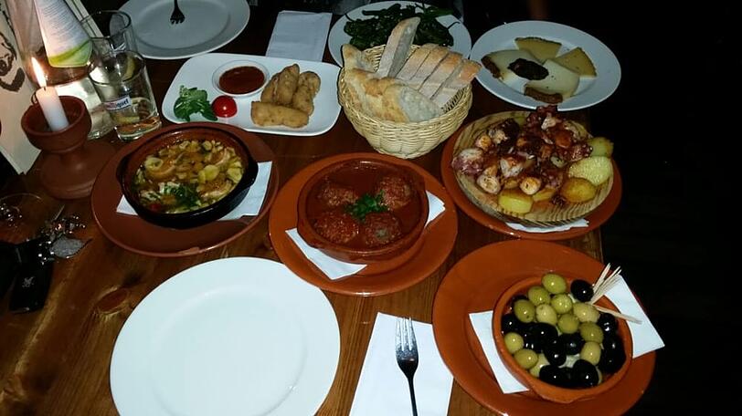 Platz 8: Tapas; Tipp: Bodega Dali (4 Sterne auf Yelp) Wo: Tengstr. 6, 80798 München, Maxvorstadt