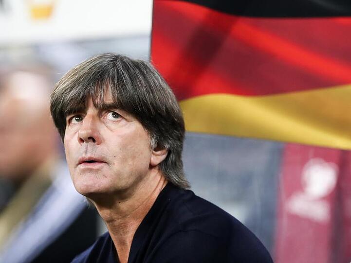 Bundestrainer Joachim Löw aus Deutschland sitzt auf der Bank. Foto: Christian Charisius/dpa/Archivbild