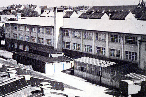 Die Quelle expandiert: 1932 kauft Gustav Schickedanz die ehemalige Schuhfabrik an der Artilleriestraße.