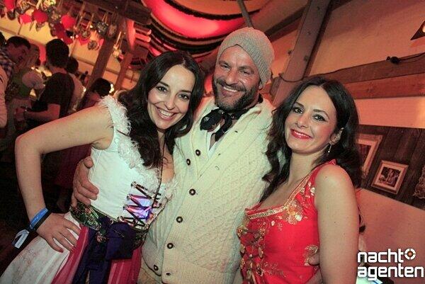 Dirndl, Lederhosen und viel Spaß: Die Party "Tracht und Pracht" am Samstag im Hippodrom auf der Theresienwiese. Mehr Bilder unter: www.nachtagenten.de.