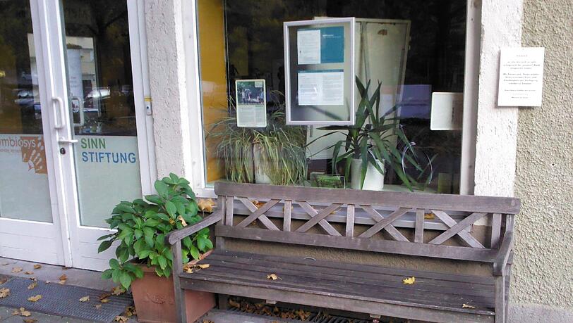 Die Bank in der Valleystraße lädt wieder zum Verweilen ein. Die Bank in der Valleystraße lädt wieder zum Verweilen ein.