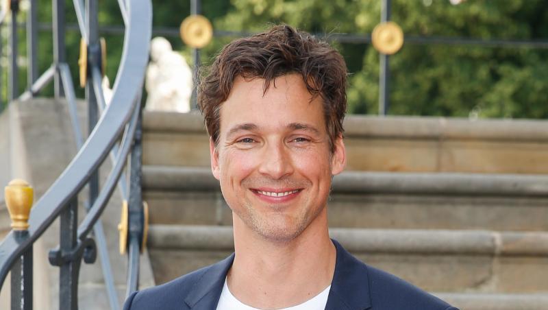 Schauspieler Florian David Fitz steht vor den Stufen der Staatsoper. Foto: Gerald Matzka/zb/dpa/Archivbild Schauspieler Florian David Fitz steht vor den Stufen der Staatsoper. Foto: Gerald Matzka/zb/dpa/Archivbild