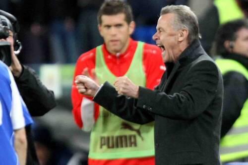 Ottmar Hitzfeld bejubelt die WM-Qualifikation mit der Schweiz.