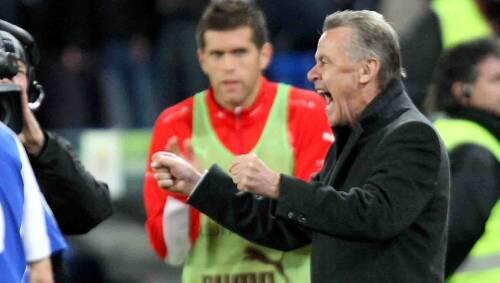 Ottmar Hitzfeld bejubelt die WM-Qualifikation mit der Schweiz. Ottmar Hitzfeld bejubelt die WM-Qualifikation mit der Schweiz.